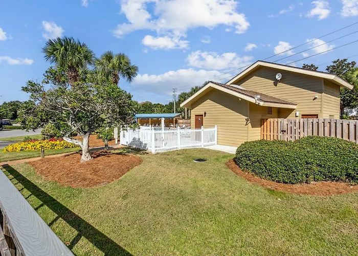 Walk 2 Beach Golf Dining & More -Sleeps 12 Destin